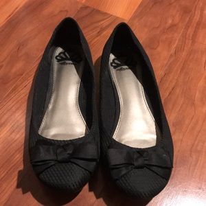 Fergalicious by Fergie black flats with bow